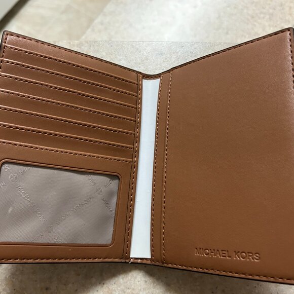 Michael Kors passport wallet - Picture 2 of 2